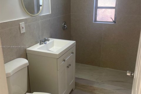 Villa ou maison à vendre à Hialeah, Floride: 6 chambres, 217.86 m2 № 1798855 - photo 8