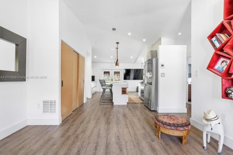 House in Miami, Florida 3 bedrooms, 123.56 sq.m. № 1864080 - photo 8