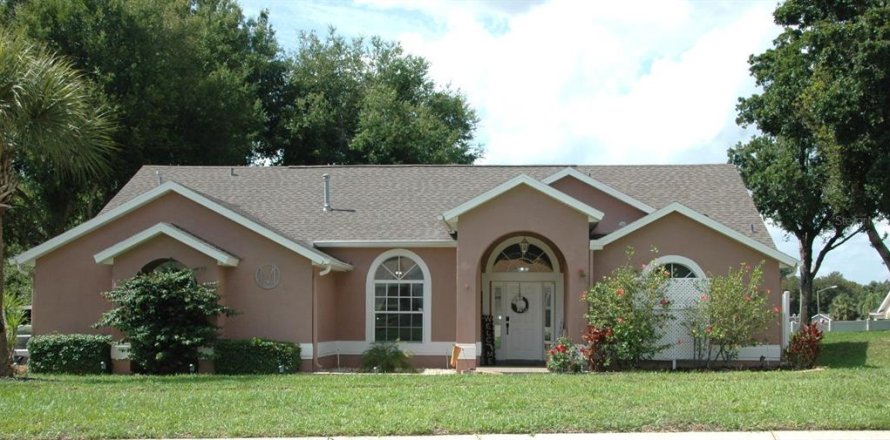 House in Clermont, Florida 4 bedrooms, 196.95 sq.m. № 1777106