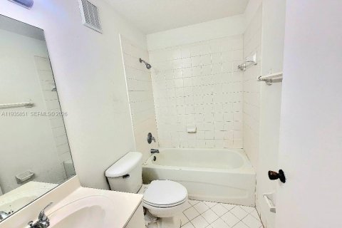 Condo in Homestead, Florida, 2 bedrooms  № 1995477 - photo 10