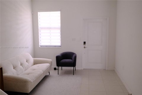 Купить таунхаус в Майами, Флорида 3 спальни, 169.73м2, № 1957952 - фото 27