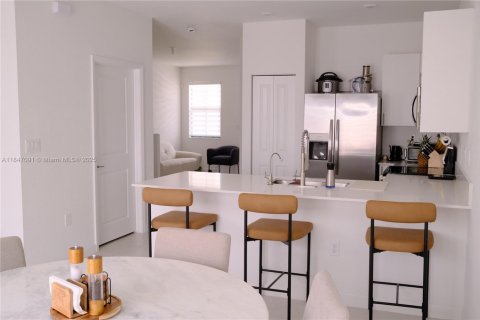 Купить таунхаус в Майами, Флорида 3 спальни, 169.73м2, № 1957952 - фото 19