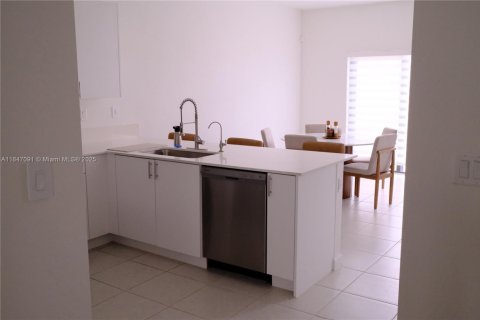 Купить таунхаус в Майами, Флорида 3 спальни, 169.73м2, № 1957952 - фото 2