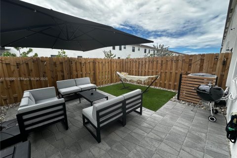 Купить таунхаус в Майами, Флорида 3 спальни, 169.73м2, № 1957952 - фото 16