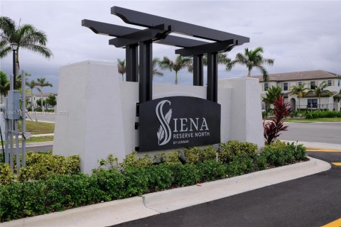 Купить таунхаус в Майами, Флорида 3 спальни, 169.73м2, № 1957952 - фото 1