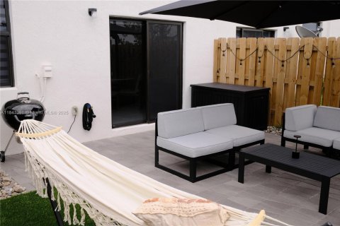 Купить таунхаус в Майами, Флорида 3 спальни, 169.73м2, № 1957952 - фото 12