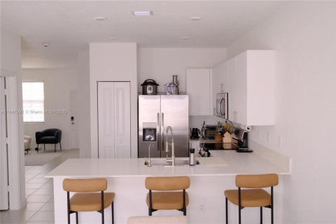 Купить таунхаус в Майами, Флорида 3 спальни, 169.73м2, № 1957952 - фото 17