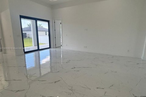 Villa ou maison à vendre à Cape Coral, Floride: 4 chambres, 187.29 m2 № 1958169 - photo 6