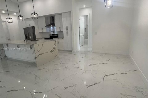 Villa ou maison à vendre à Cape Coral, Floride: 4 chambres, 187.29 m2 № 1958169 - photo 4