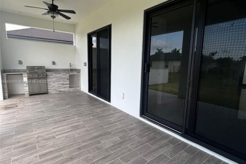 Villa ou maison à vendre à Cape Coral, Floride: 4 chambres, 187.29 m2 № 1958169 - photo 11