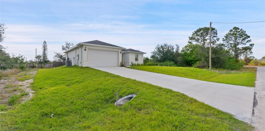 Casa en Lehigh Acres, Florida 3 dormitorios, 153.94 m2 № 1867793