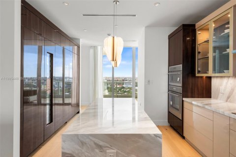 Купить кондоминиум в Майами, Флорида 3 спальни, 245.26м2, № 2047811 - фото 16