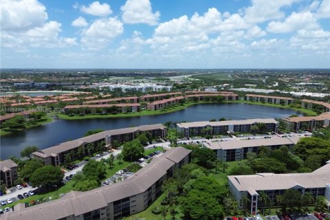 Condominio en alquiler en Pembroke Pines, Florida, 2 dormitorios, 110.74 m2 № 2059611 - foto 2