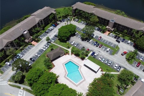 Condominio en Pembroke Pines, Florida, 2 dormitorios  № 2059611