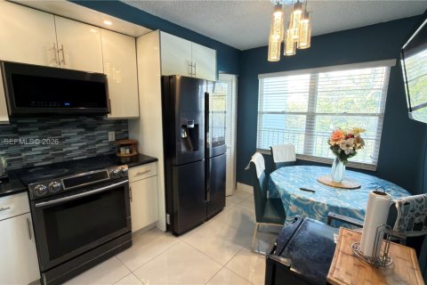 Condominio en alquiler en Pembroke Pines, Florida, 2 dormitorios, 110.74 m2 № 2059611 - foto 16