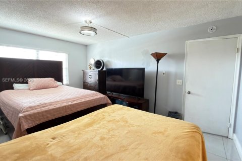 Condominio en alquiler en Pembroke Pines, Florida, 2 dormitorios, 110.74 m2 № 2059611 - foto 7