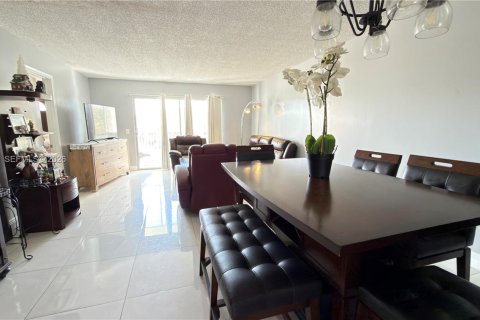 Condominio en alquiler en Pembroke Pines, Florida, 2 dormitorios, 110.74 m2 № 2059611 - foto 30