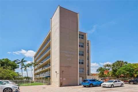 Condominio en alquiler en Fort Lauderdale, Florida, 1 dormitorio, 64.66 m2 № 1185443 - foto 1