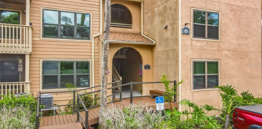 Condo in Daytona Beach, Florida, 1 bedroom № 2111369