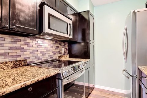 Condo in Daytona Beach, Florida, 1 bedroom № 2111369 - photo 18