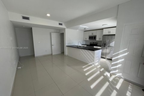 Townhouse in Homestead, Florida 3 bedrooms, 117.61 sq.m. № 1994591 - photo 4