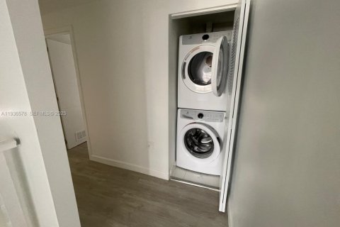 Townhouse in Homestead, Florida 3 bedrooms, 117.61 sq.m. № 1994591 - photo 22