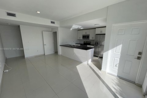 Townhouse in Homestead, Florida 3 bedrooms, 117.61 sq.m. № 1994591 - photo 2