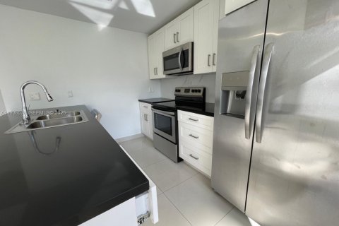 Townhouse in Homestead, Florida 3 bedrooms, 117.61 sq.m. № 1994591 - photo 6