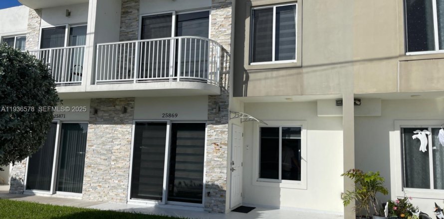Townhouse in Homestead, Florida 3 bedrooms, 117.61 sq.m. № 1994591