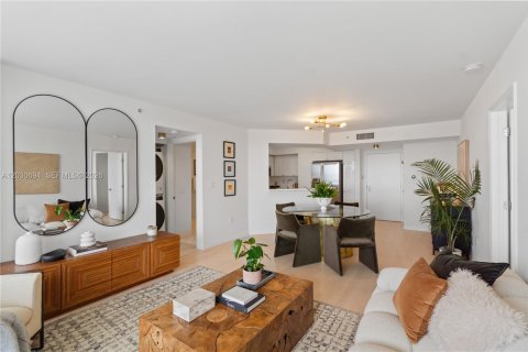 Condo in Miami Beach, Florida, 2 bedrooms № 2183498 - photo 6