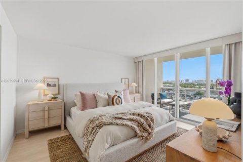 Condo in Miami Beach, Florida, 2 bedrooms № 2183498 - photo 17
