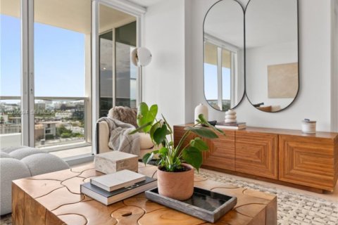 Condo in Miami Beach, Florida, 2 bedrooms № 2183498 - photo 5
