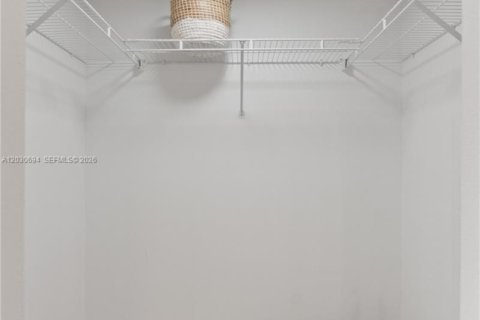 Condo in Miami Beach, Florida, 2 bedrooms № 2183498 - photo 22