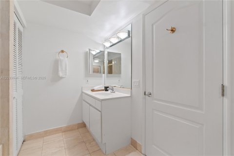 Condo in Miami Beach, Florida, 2 bedrooms № 2183498 - photo 27