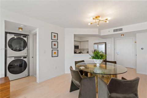 Condo in Miami Beach, Florida, 2 bedrooms № 2183498 - photo 12