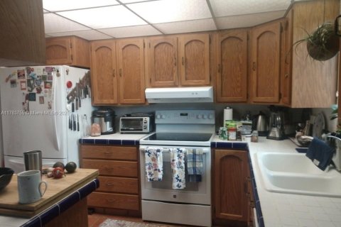 House in Key Largo, Florida 4 bedrooms, 91.79 sq.m. № 1874708 - photo 5