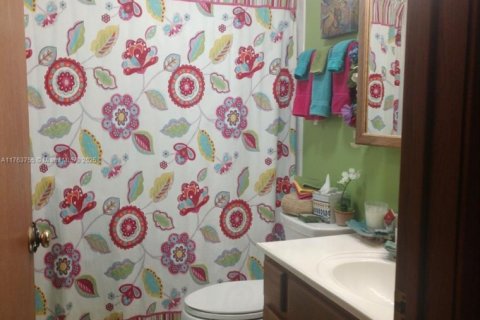 House in Key Largo, Florida 4 bedrooms, 91.79 sq.m. № 1874708 - photo 18