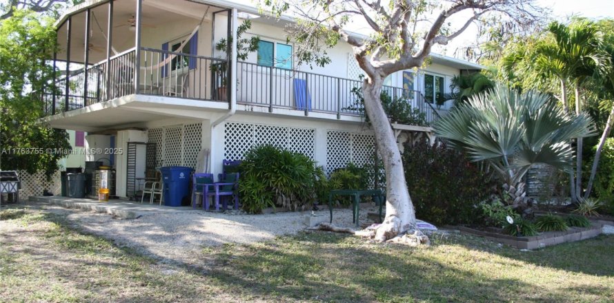 House in Key Largo, Florida 4 bedrooms, 91.79 sq.m. № 1874708