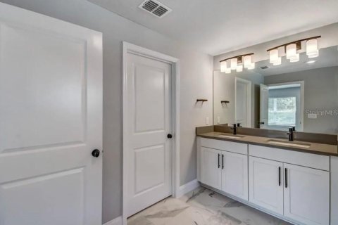 House in Orlando, Florida 4 bedrooms, 252.88 sq.m. № 1906879 - photo 20