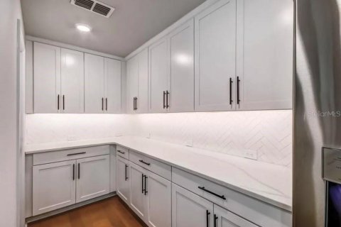 Casa en alquiler en Orlando, Florida, 4 dormitorios, 252.88 m2 № 1906879 - foto 10