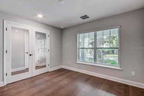 House in Orlando, Florida 4 bedrooms, 252.88 sq.m. № 1906879 - photo 6