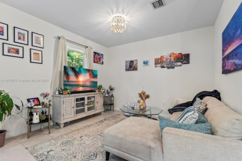 Touwnhouse à louer à Homestead, Floride: 3 chambres, 157.47 m2 № 1927499 - photo 12