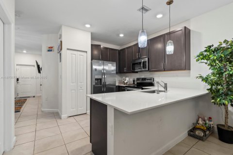 Touwnhouse à louer à Homestead, Floride: 3 chambres, 157.47 m2 № 1927499 - photo 8