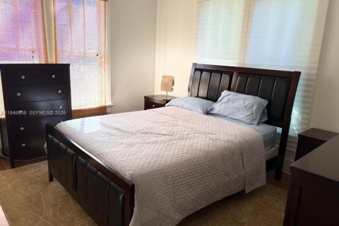 Снять в аренду виллу или дом в Майами, Флорида 3 спальни, 116.78м2, № 2005364 - фото 4