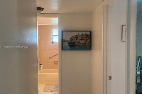 Condo in Delray Beach, Florida, 2 bedrooms  № 1862517 - photo 23