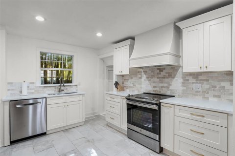 House in Orlando, Florida 4 bedrooms, 207.36 sq.m. № 1884379 - photo 12