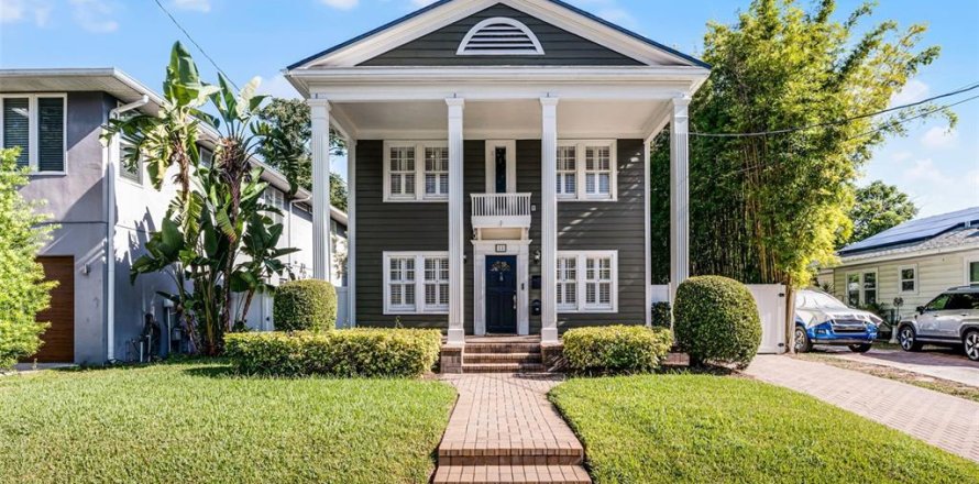 House in Orlando, Florida 4 bedrooms, 207.36 sq.m. № 1884379