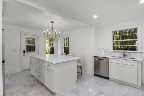 House in Orlando, Florida 4 bedrooms, 207.36 sq.m. № 1884379 - photo 13