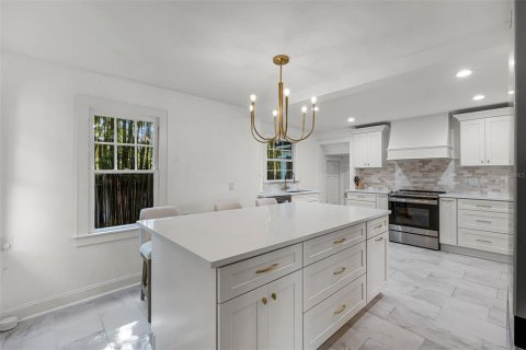 House in Orlando, Florida 4 bedrooms, 207.36 sq.m. № 1884379 - photo 16