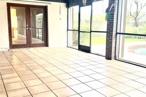 Casa en venta en Miami, Florida, 4 dormitorios, 180.97 m2 № 2003446 - foto 12